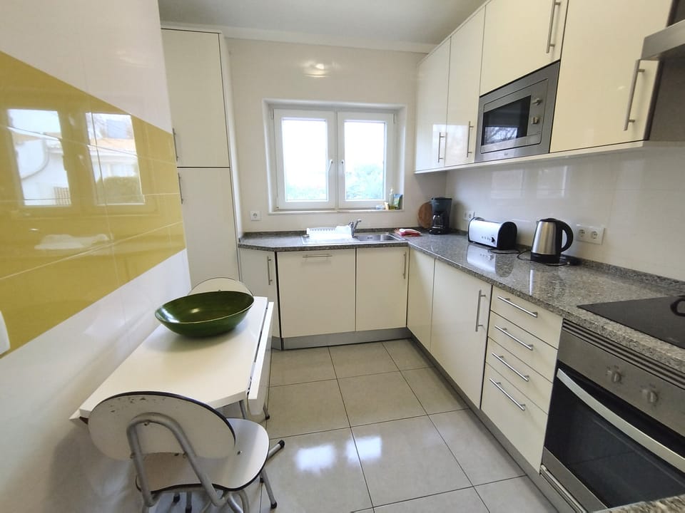 Kitchen with breakfast table
