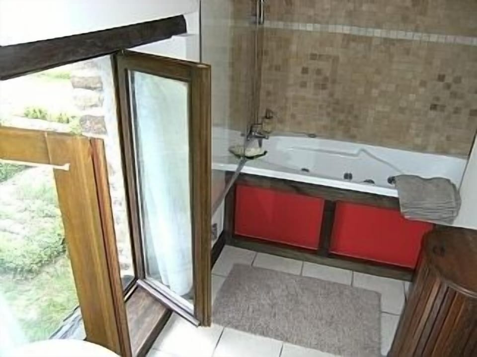 First floor ensuite bathroom