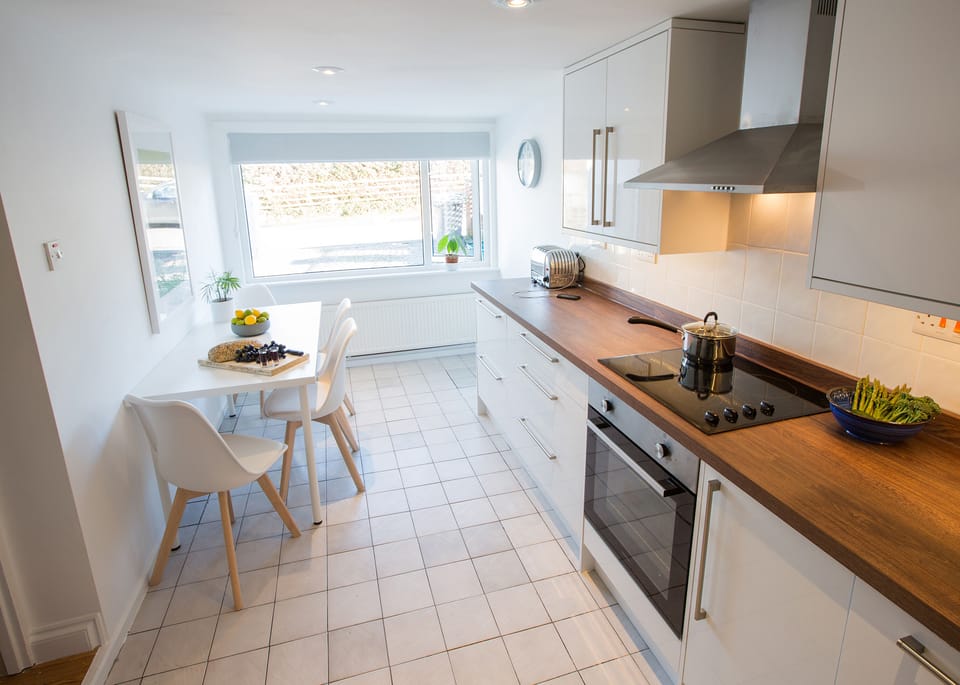 Kitchen diner with all new appliances. Clean and well equipped.