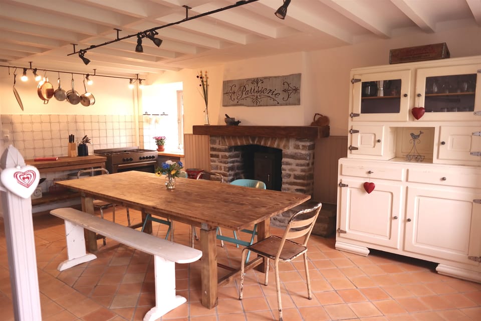 Fully equipped kitchen dining.