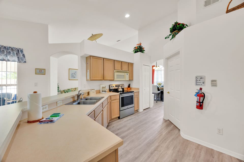 Fridge, freezer, filtered water and icemaker. Coffee pot and blender available.