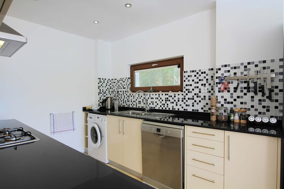 Well equipped kitchen. 