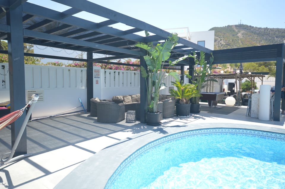 Ample break-out areas to be together or apart