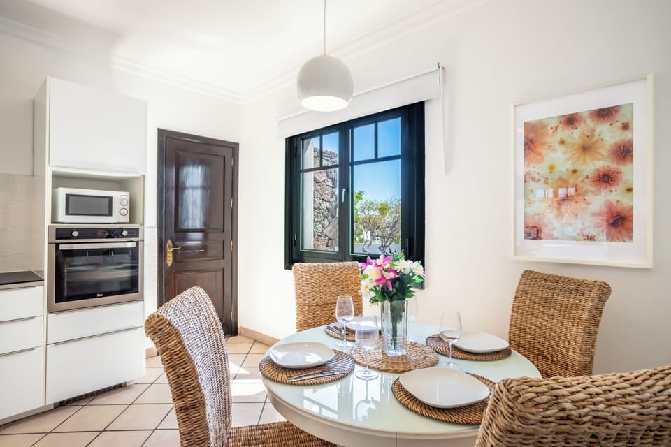 Breakfast table in Kitchen 
