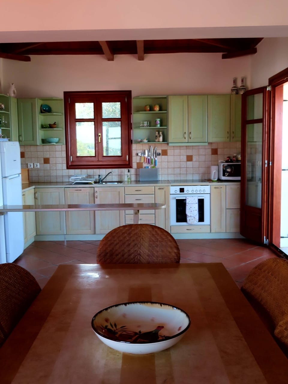 Fully equipped kitchen.