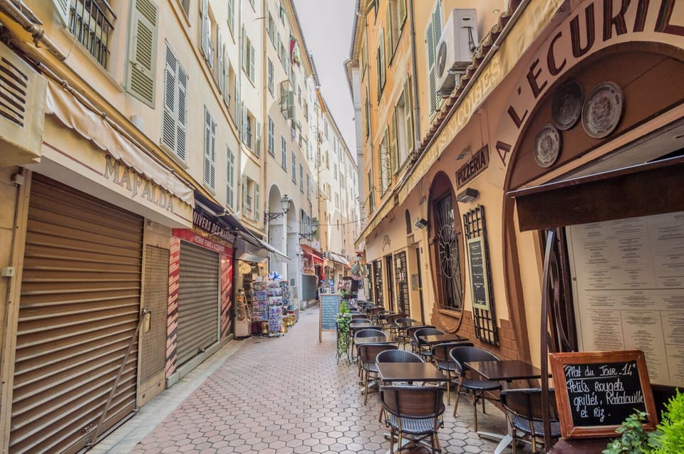 Shops and restaurants closeby