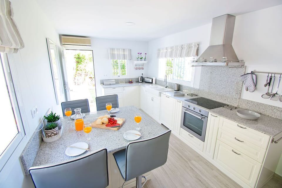 Fully equipped kitchen