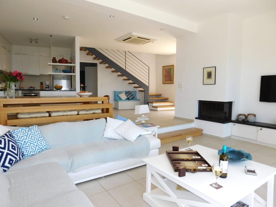 11. Alexandria split-level living room, kitchen and dining area.