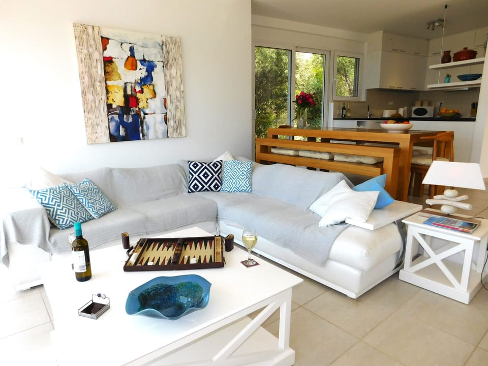 12 Alexandria living room, kitchen and dining area.