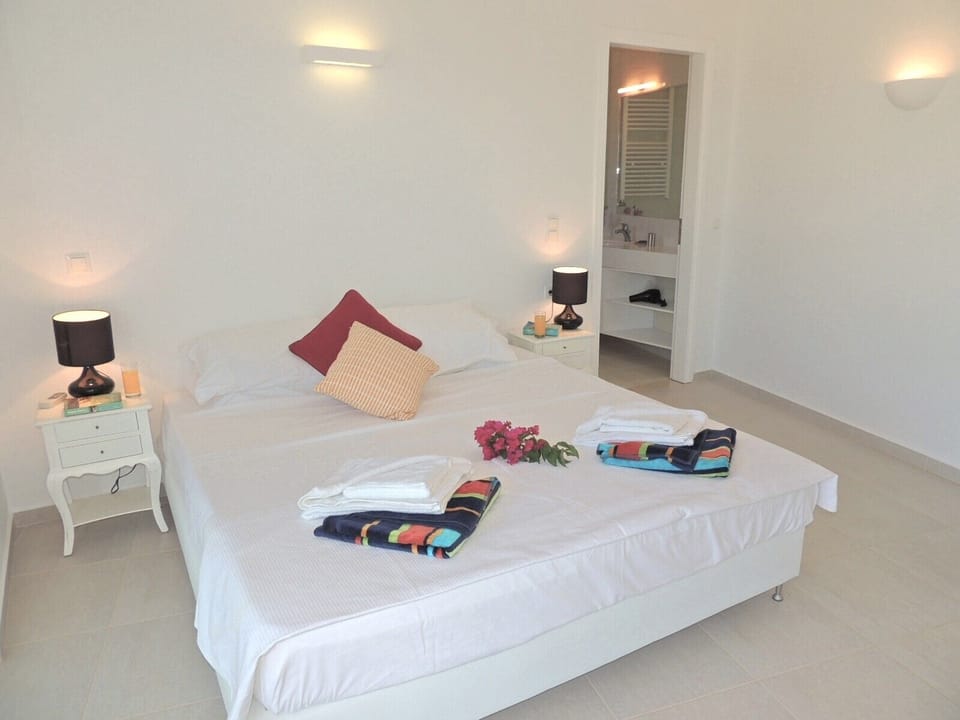 30 Alexandria Bedroom 2 with ensuite bath and shower room.