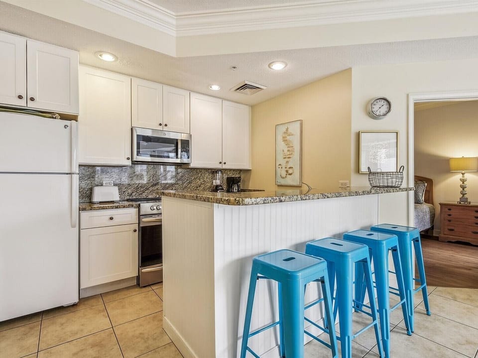 Kitchen with Breakfast Bar 2102 SeaCrest