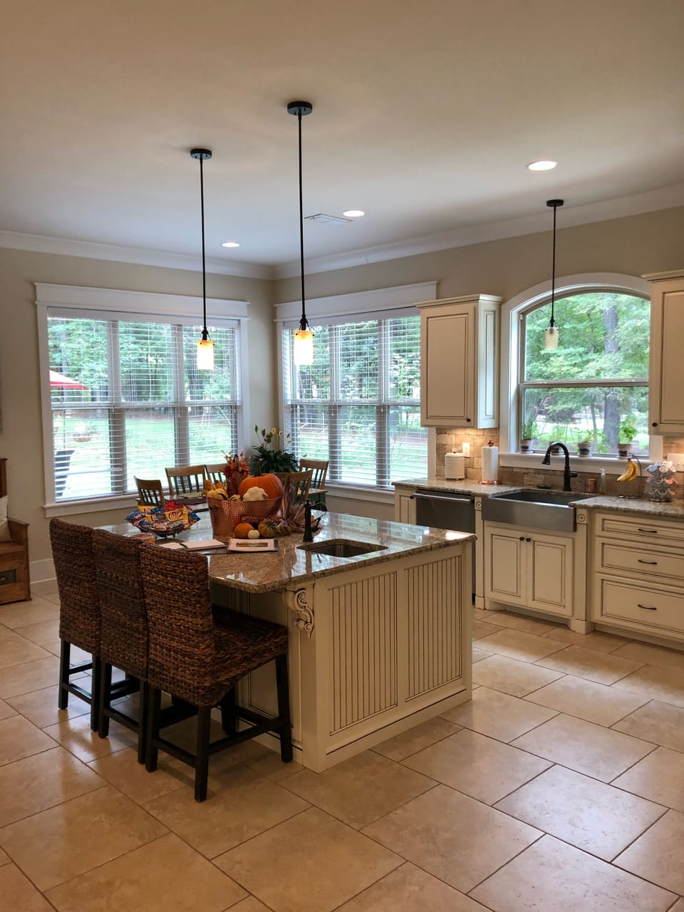 Kitchen View Island - Seats 6