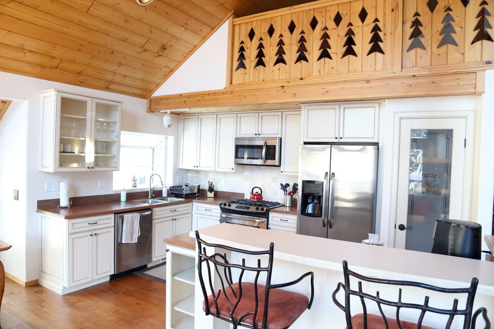 Beautiful Kitchen With Everything You Need To Put Together An Amazing Meal.