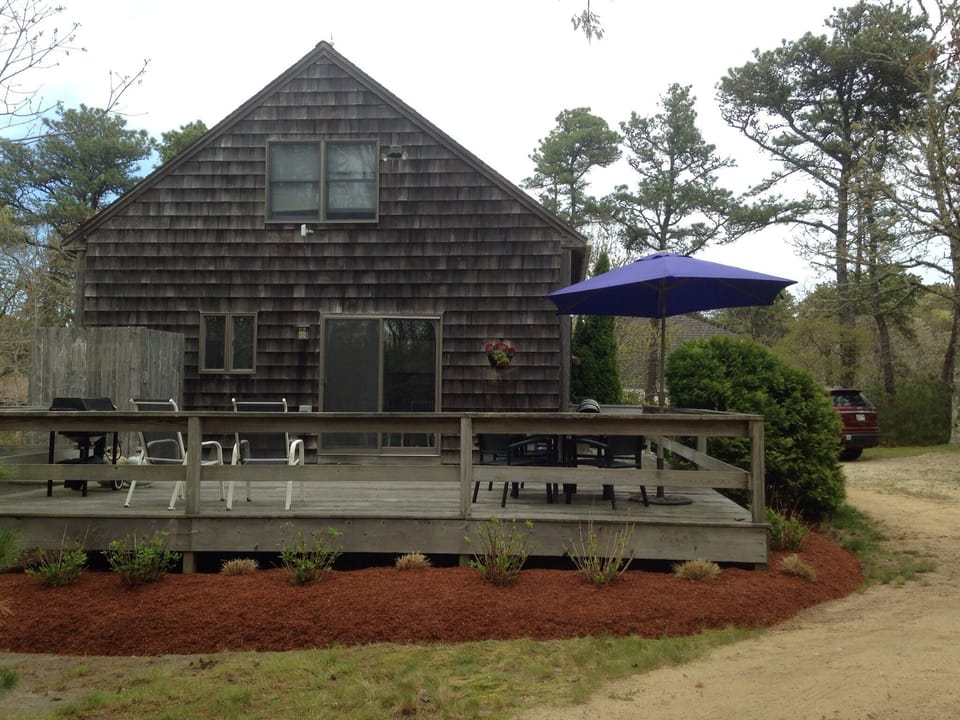 View of house from driveway when arriving 