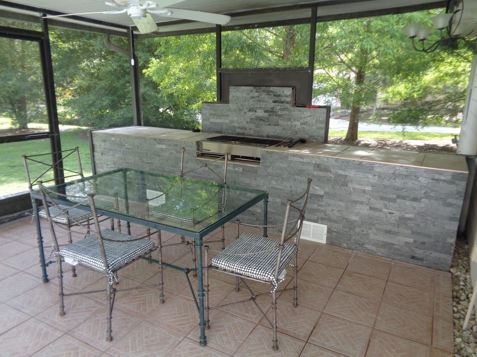 Outdoor dining