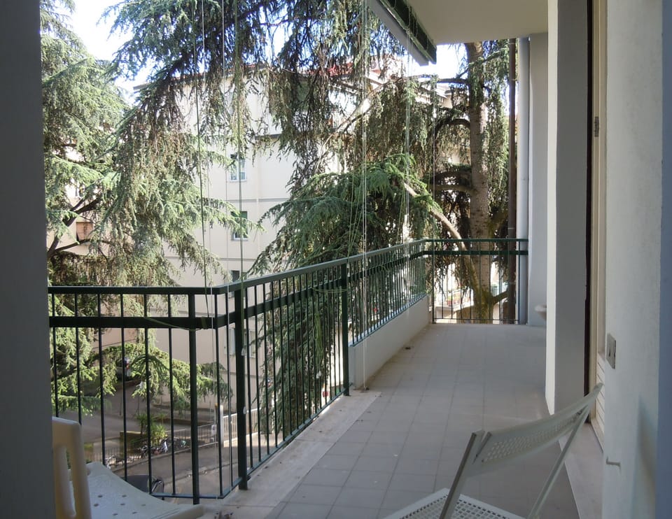 ...with balcony
