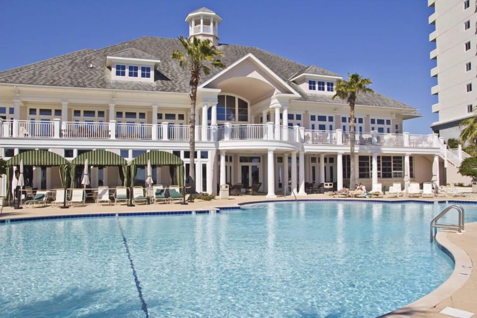 Beach Club & Pool