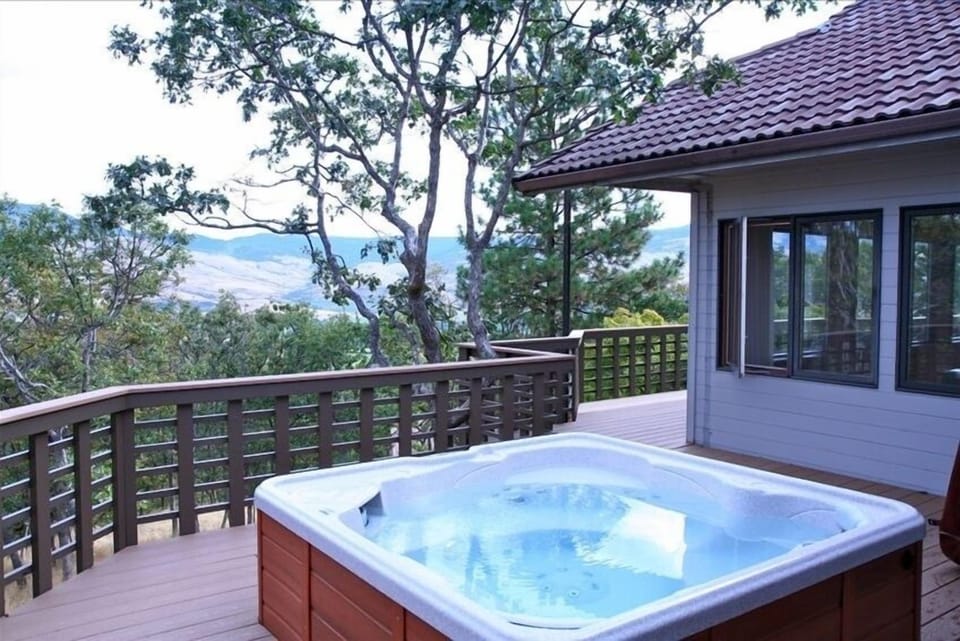 Hot Tub with a View!