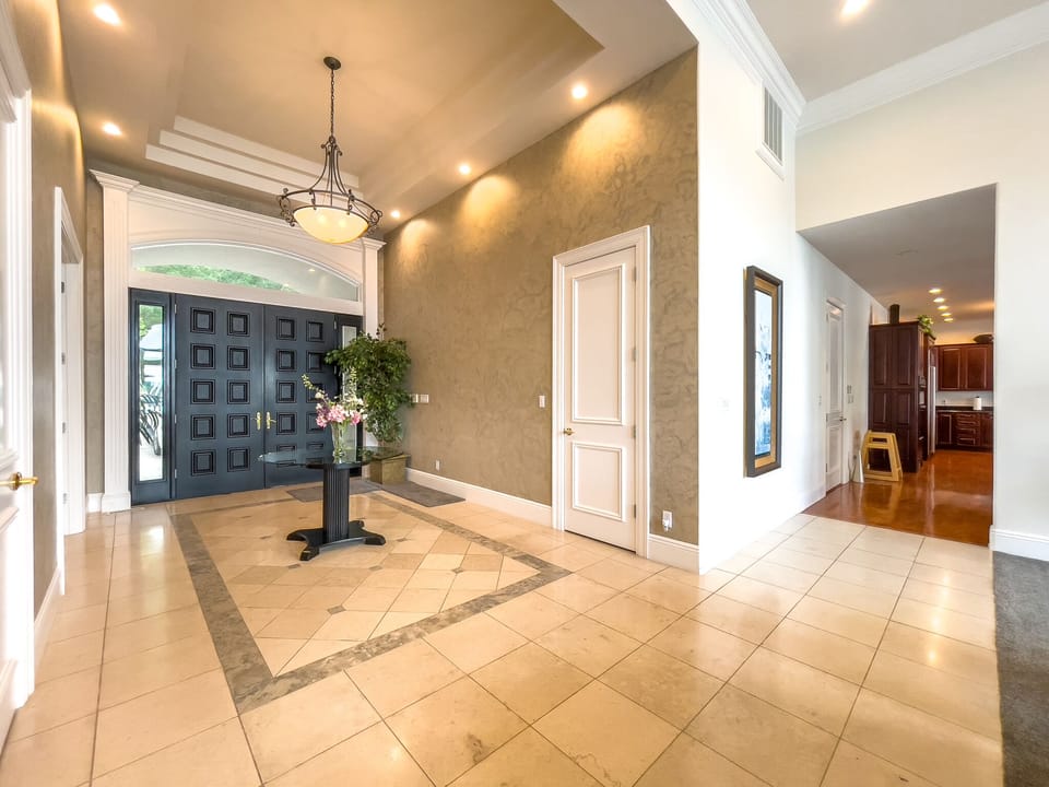 Eagle's Point Front Entry Hallway.