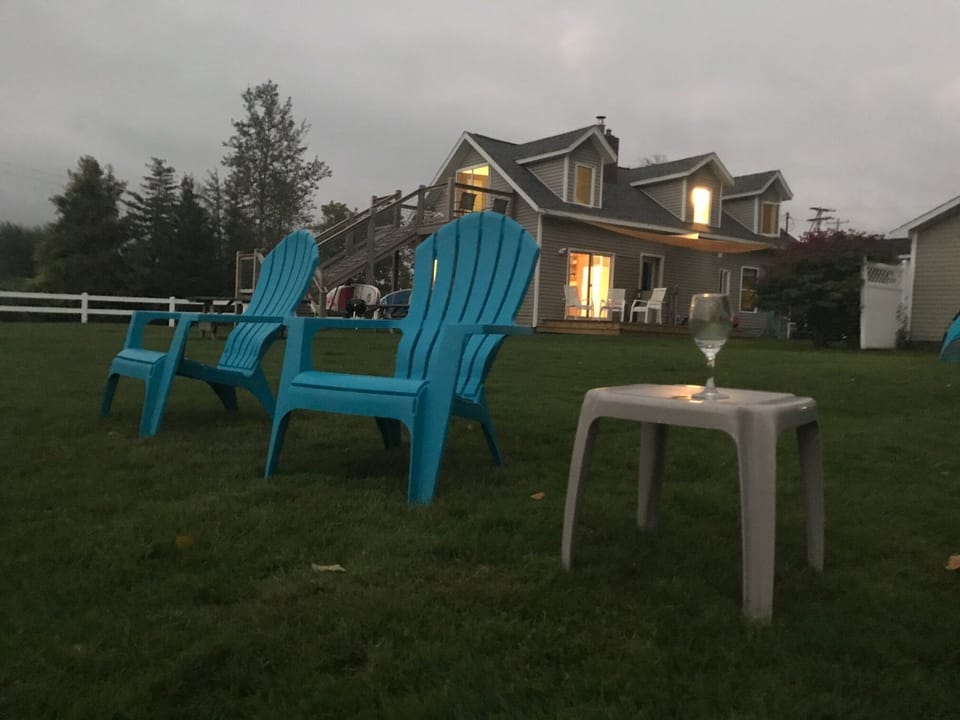 Huge Yard on the water for relaxing