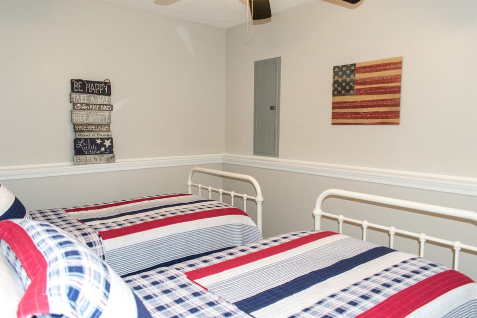 Twin beds in bedroom #4 (downstairs)