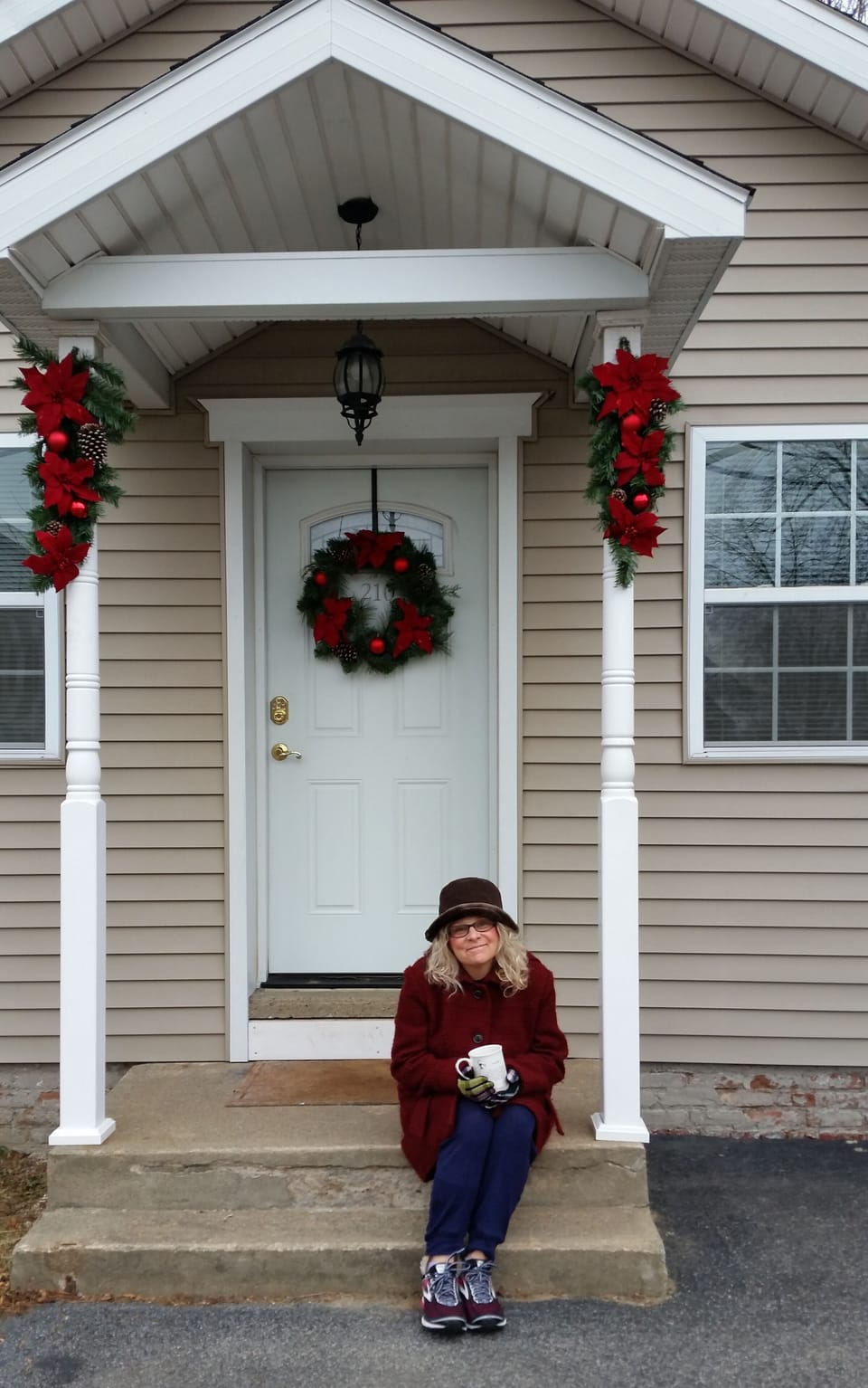 Cozy Cottage Ready for the Holidays