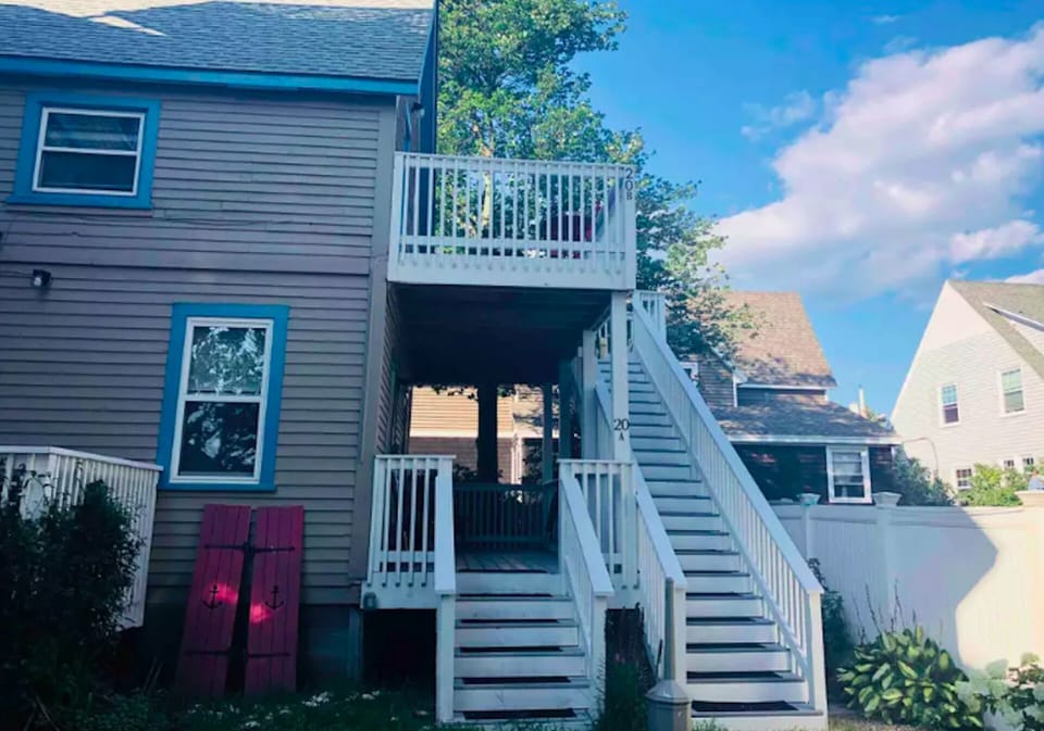 Exterior with fresh paint (Summer 2018).