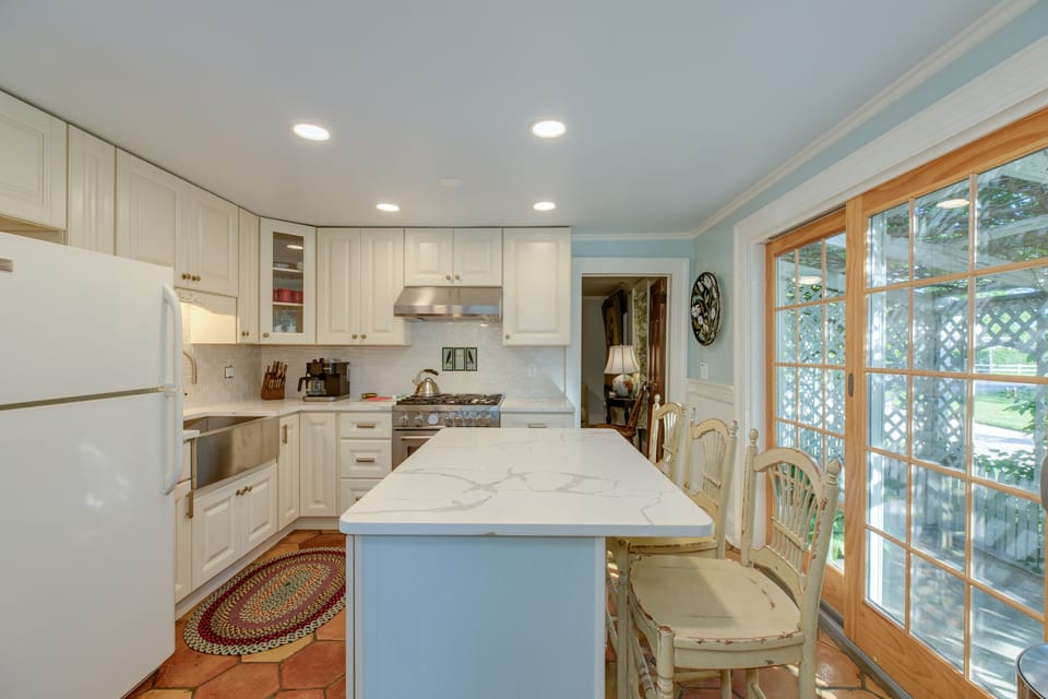 Lovely new kitchen with gourmet range just in case you would like to cook