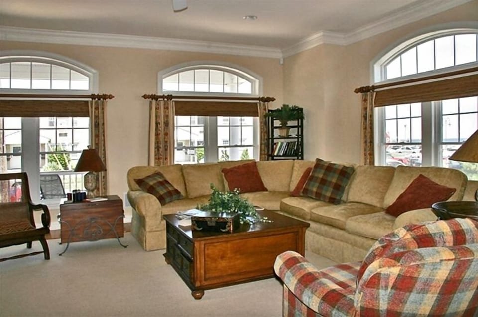 Living Room w Fireplace, HDTV and sound system - view #1