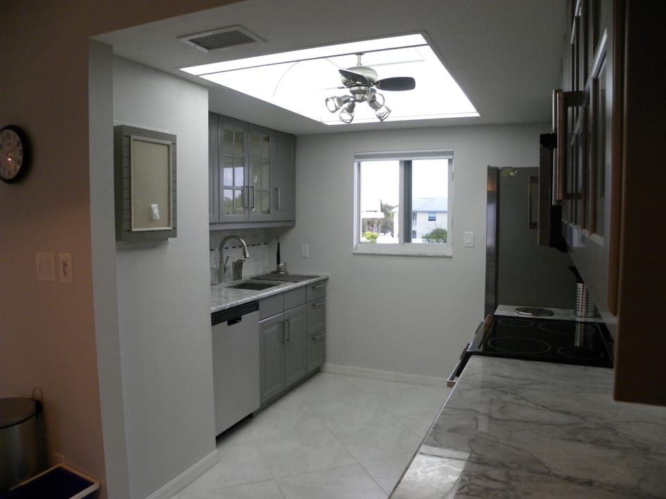 Florida sun provides natural light in kitchen