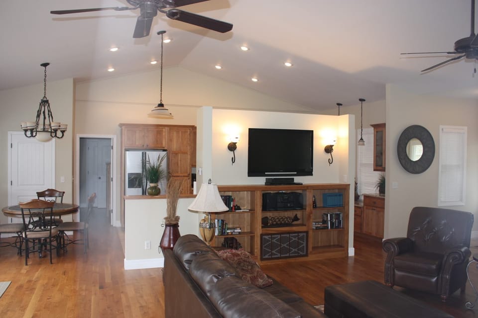 Living area, open floor plan to kitchen