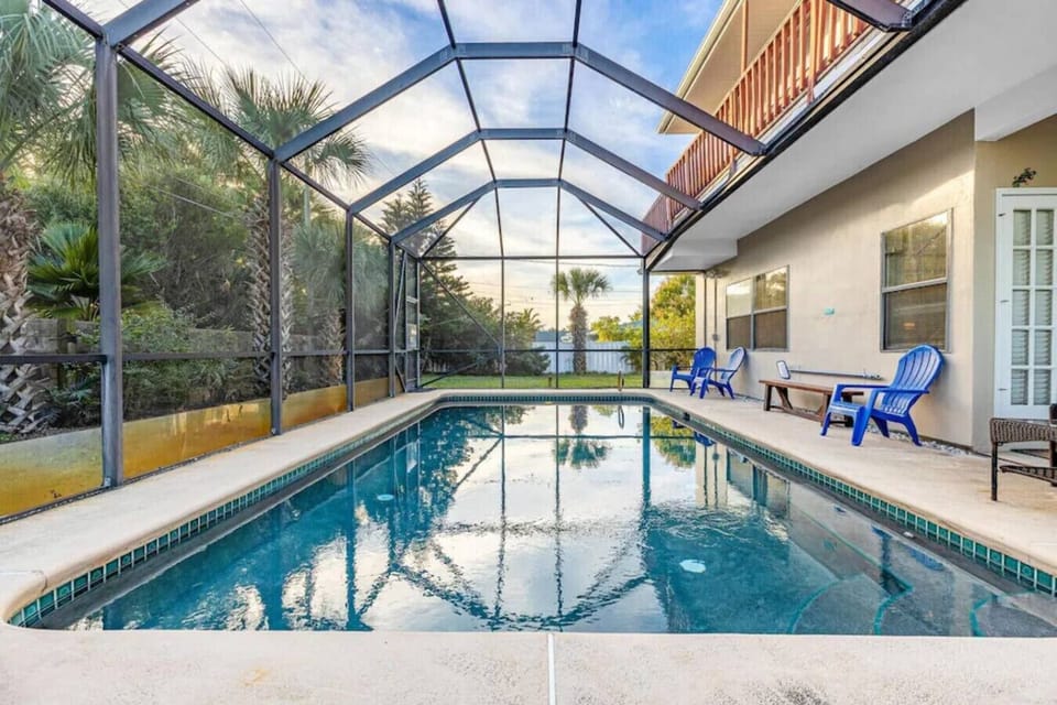 Screened enclosure. Heated pool.  The Beach is across the street.