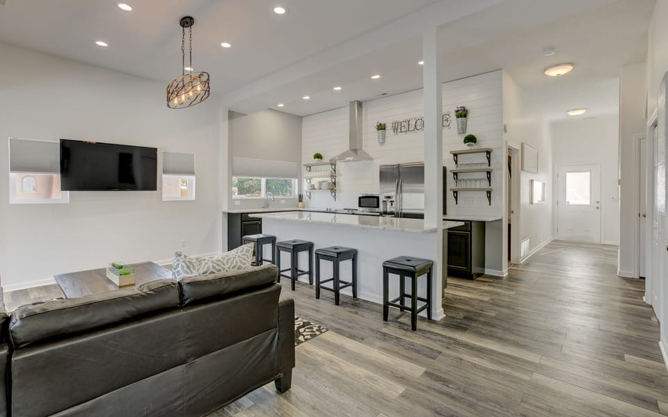 Great room, TV with Direct TV