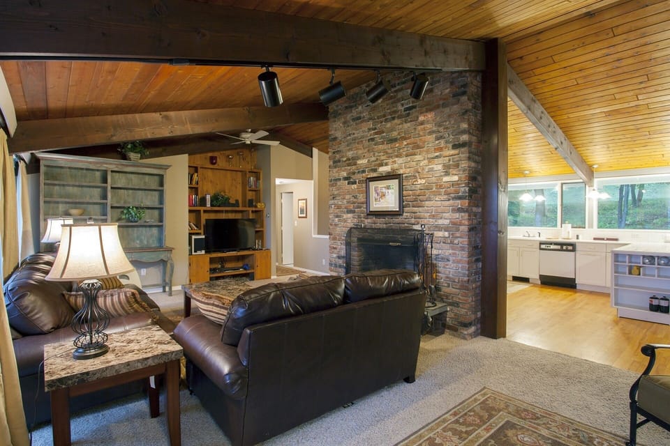 Upstairs Living Room - View 2