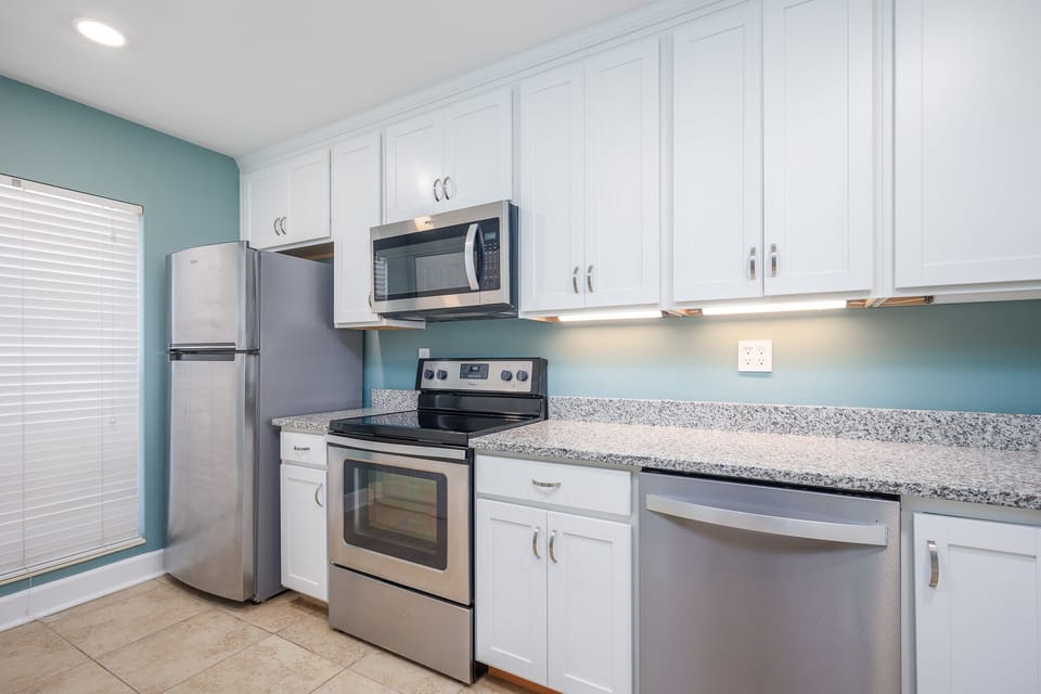 Fully Equipped Kitchen with Stainless Steel Appliance
