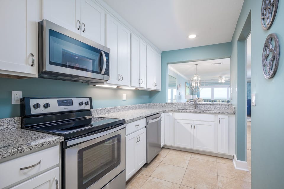 Fully Equipped Kitchen with Stainless Steel Appliance
