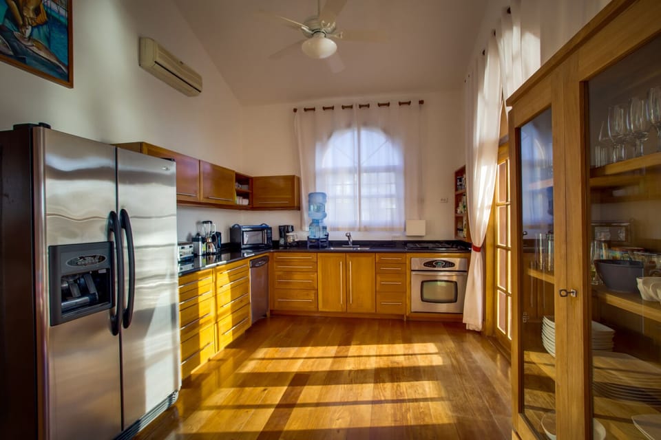 The kitchen - fully equipped -granite top 