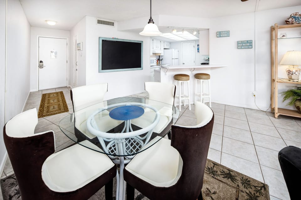 Dining Area - 
El Matador Resort, Okaloosa Island Fort Walton Beach Vacation Rentals