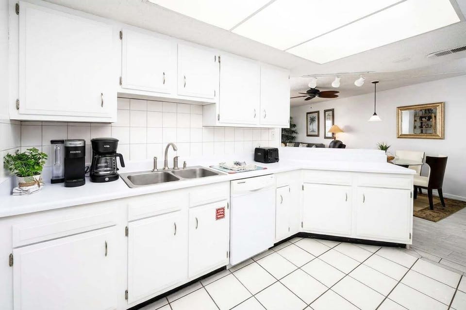 Kitchen - 
El Matador Resort, Okaloosa Island Fort Walton Beach Vacation Rentals