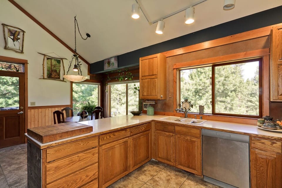 Kitchen *please note that there is a new, larger dining table now*