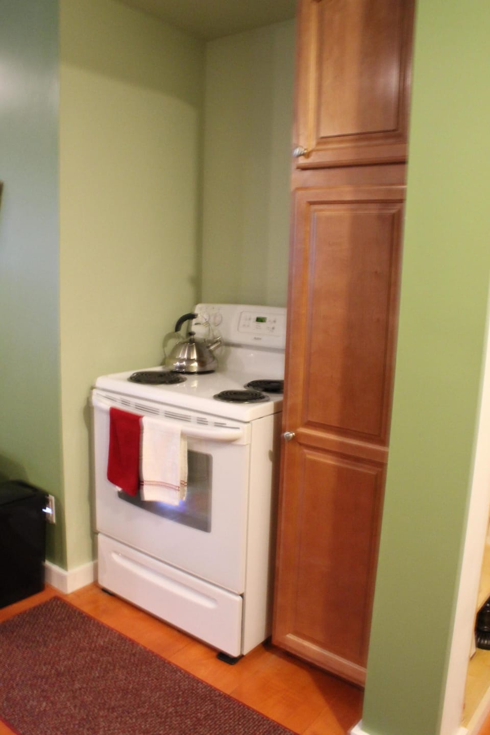 Full size electric stove and oven
