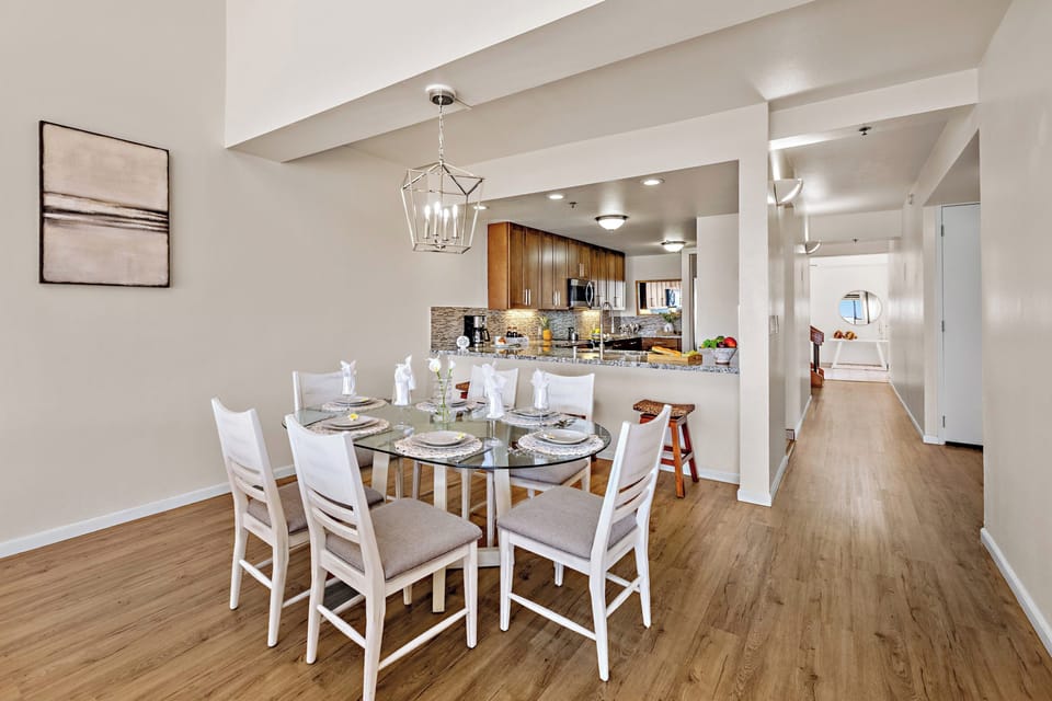 Huge gourmet kitchen stocked with every amenity 
