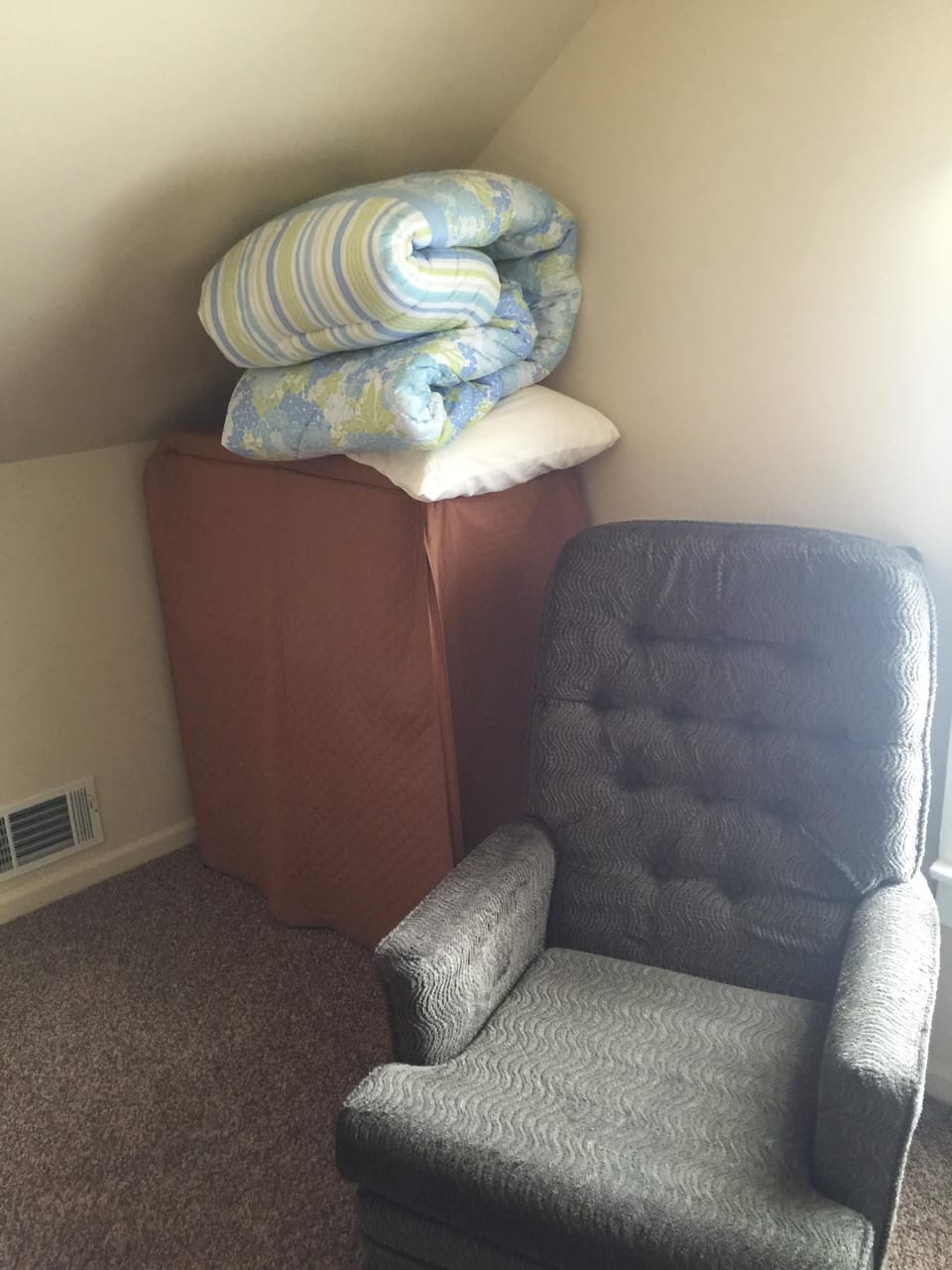 Fold out twin bed off main bedroom