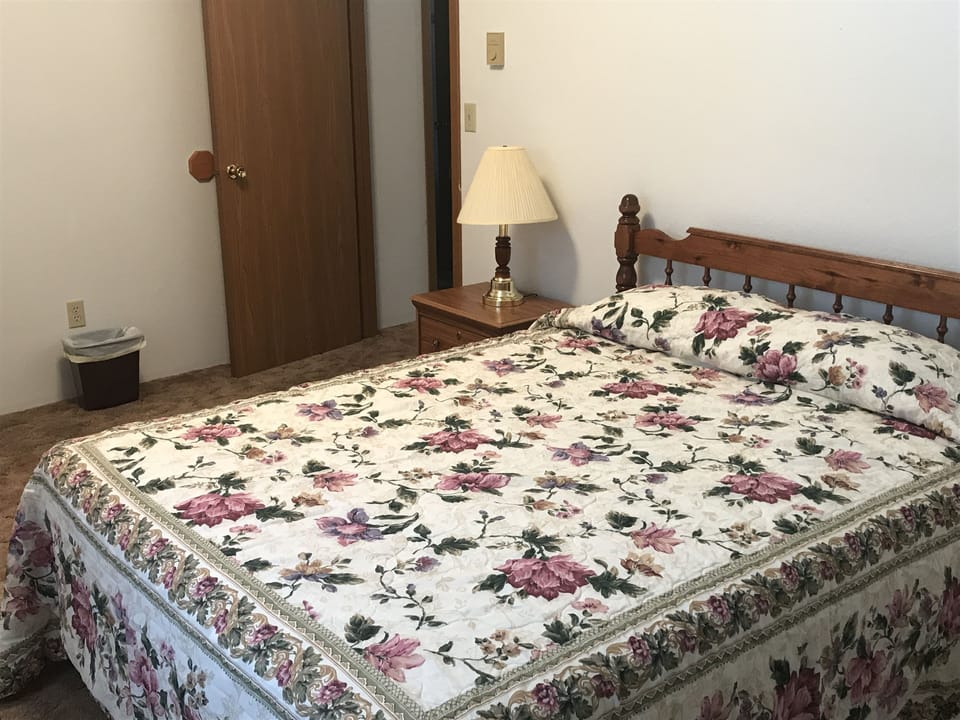 Bedroom #2 (1) Queen