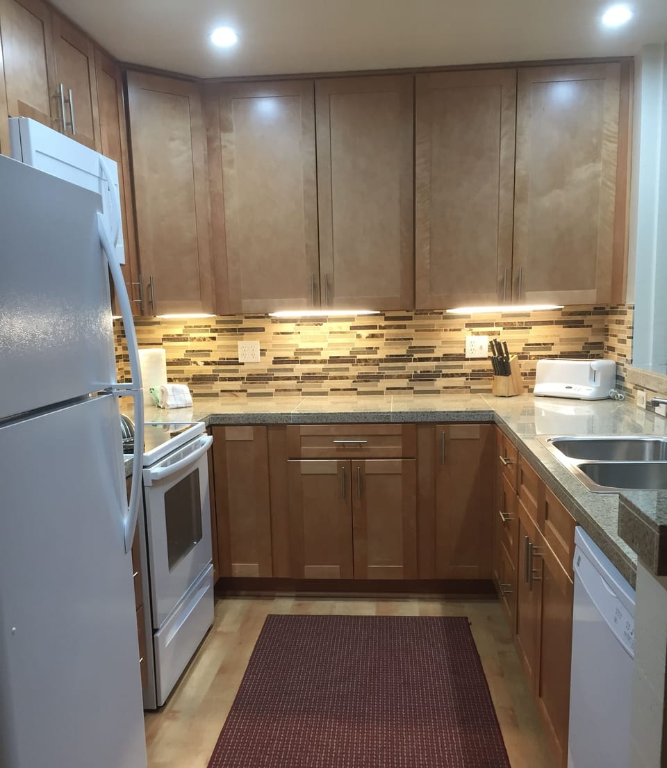Fully equipped for 8 people, crockpot, toaster, teakettle, pots & pans