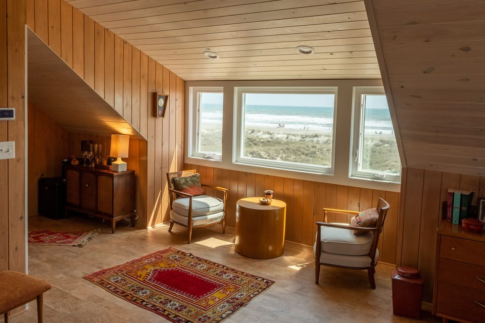 3rd Floor -Bedroom - panoramic view of the ocean