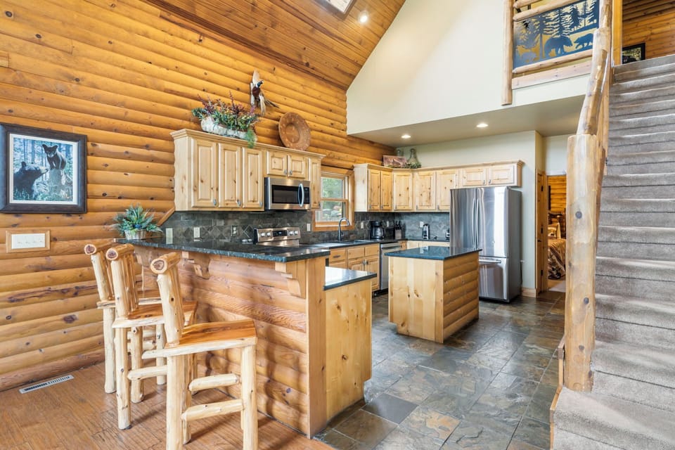 Fully equipped kitchen with solid granite countertops and Stainless appliances.