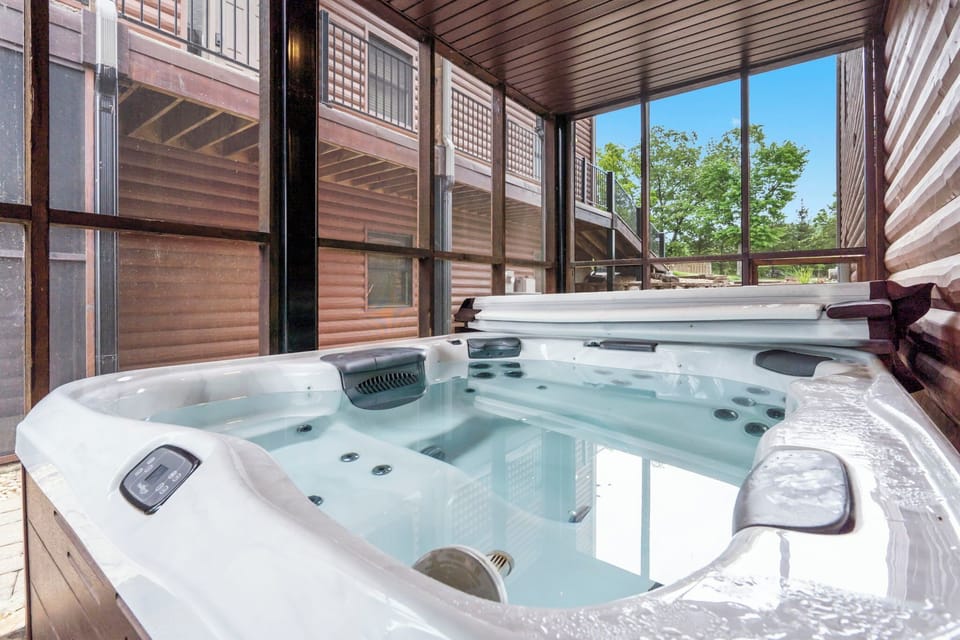 Hot Springs private hot tub!