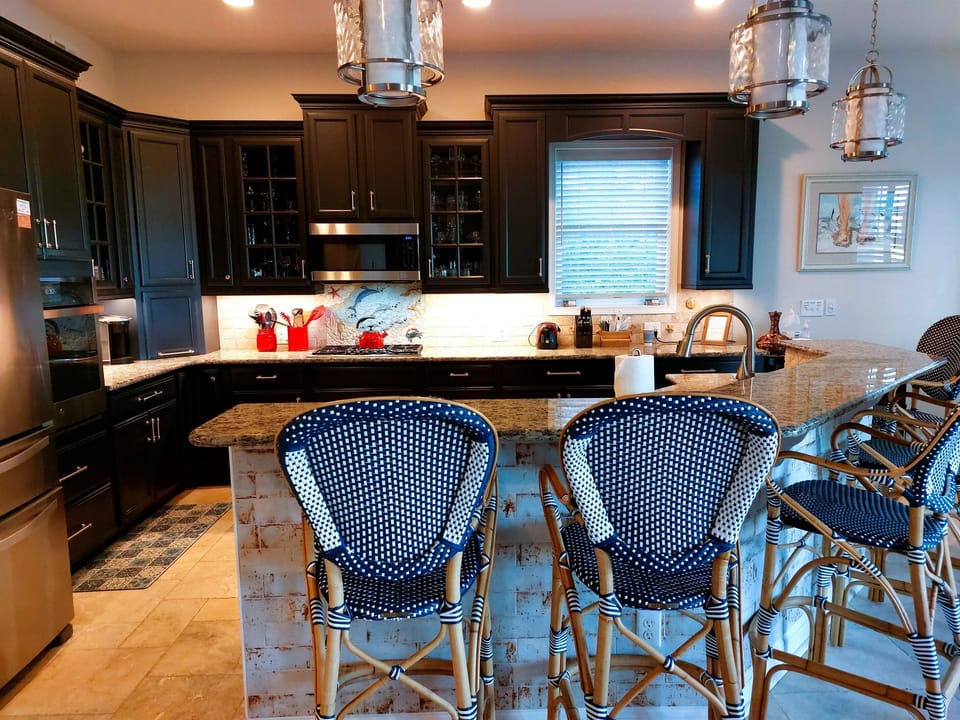 Kitchen island seats 5