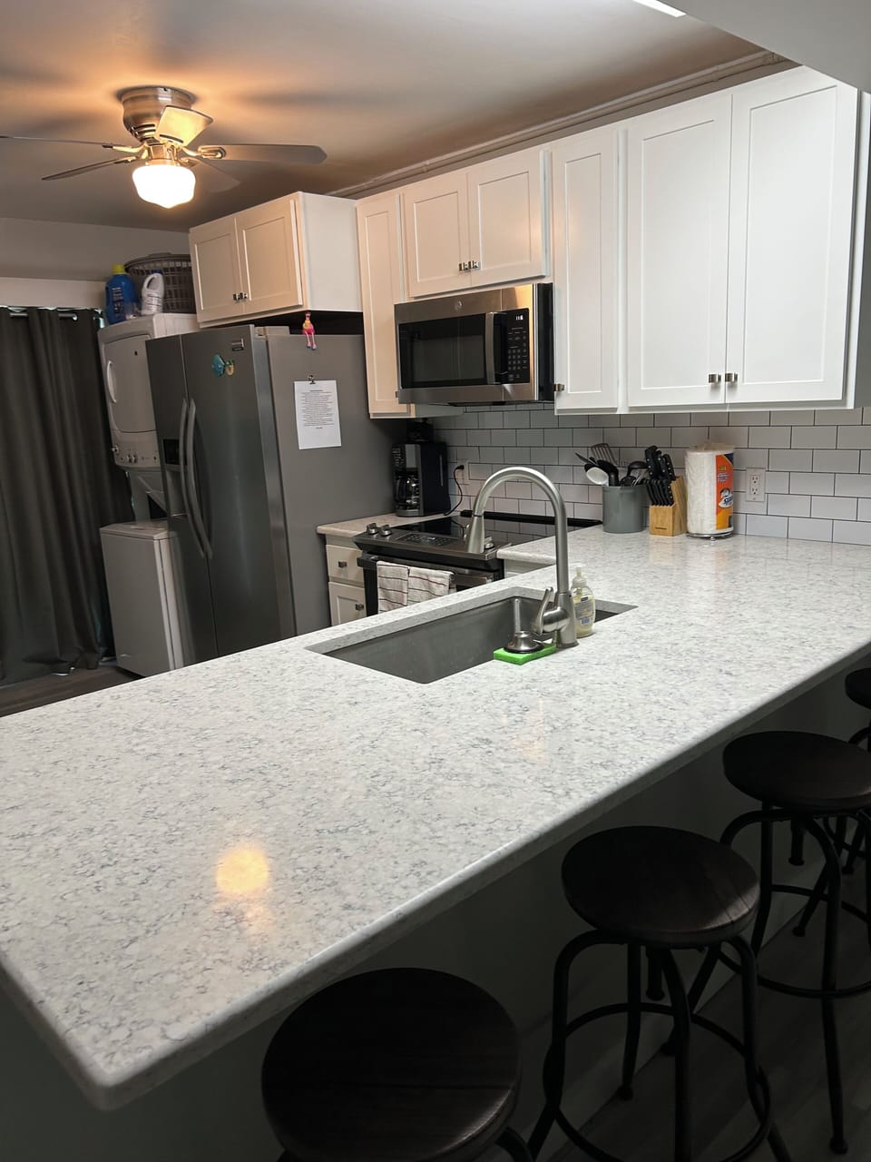 Kitchen island w/ 4 stools